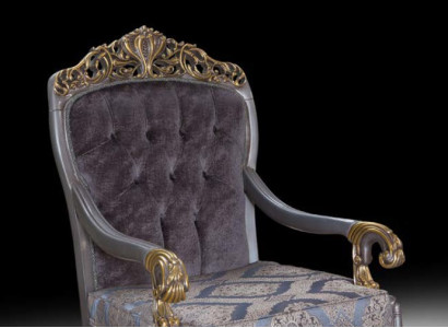 Elegant Classic r Armchair with Decorative n Patterns in Chesterfield Design